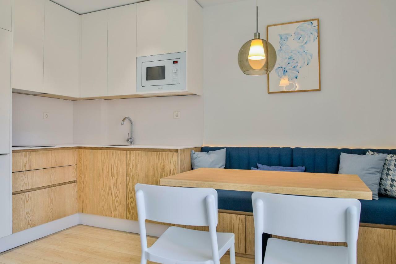 Apartment 525